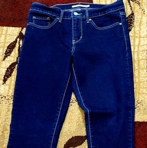 311 Shaping Skinny Jeans